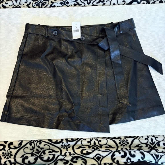 nwt Modern Citizen Tanner Black Faux Leather A-Line Wrap Mini Skirt Size 1X - Picture 6 of 17
